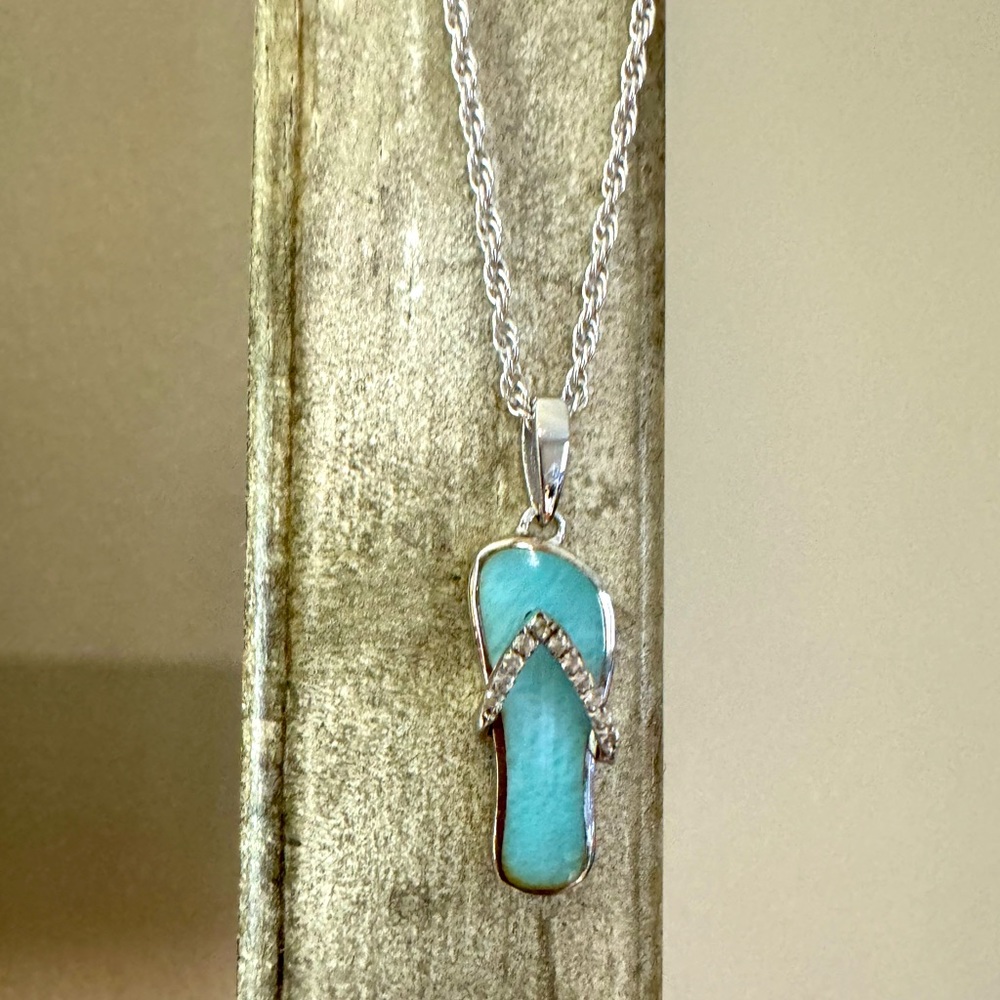 Marahlago Necklace Flip flop